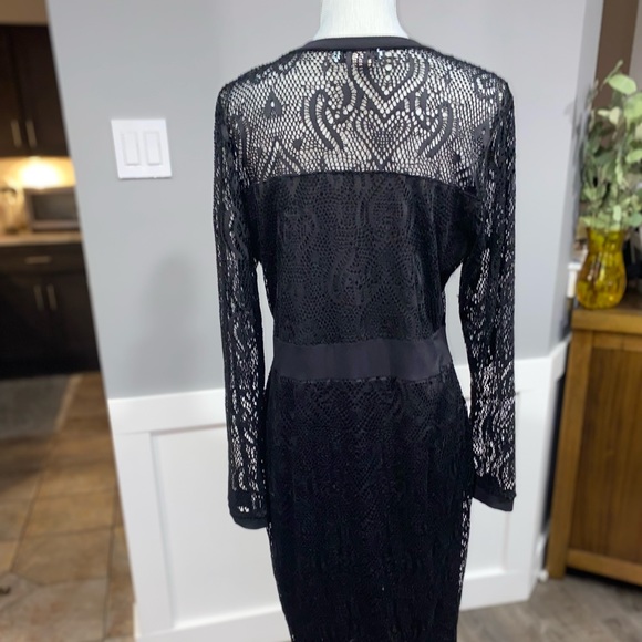 Vintage Style Plus Size Black Lace Long Sleeve Wiggle Dress
Size 1x - Picture 3 of 8